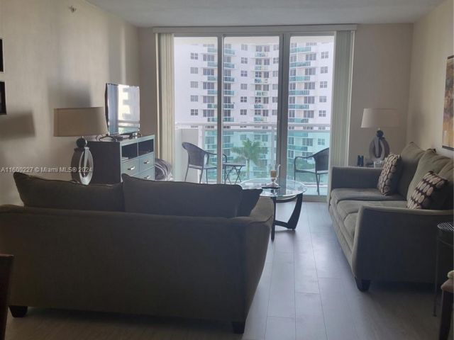 Apartment for rent  Unit # - photo 5498762