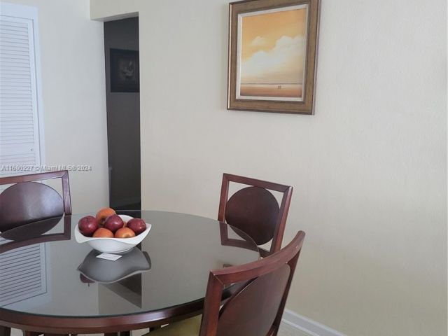 Apartment for rent  Unit # - photo 5498764