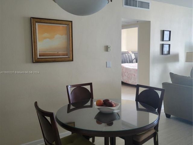 Apartment for rent  Unit # - photo 5498765