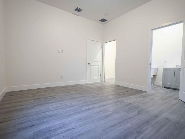 Home for rent at 732 19th St - photo 5492568