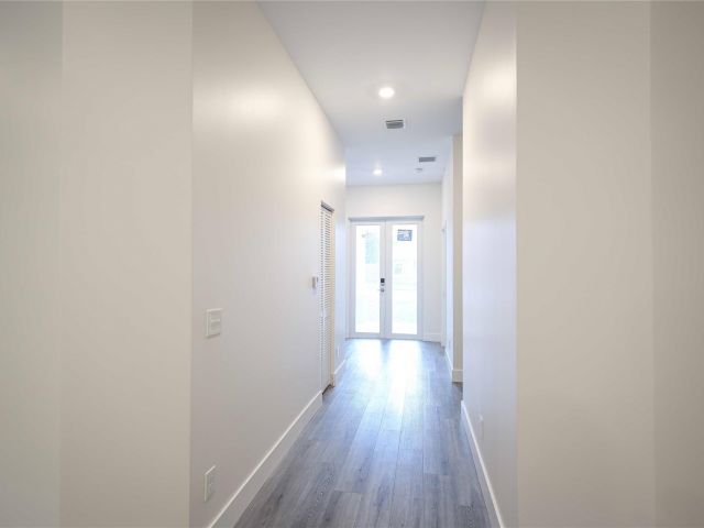 Home for rent at 732 19th St - photo 5492571