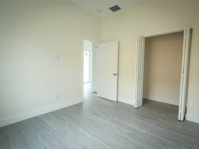 Home for rent at 732 19th St - photo 5492576