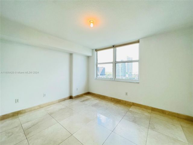 Apartment for rent  Unit #1805 - photo 5502595