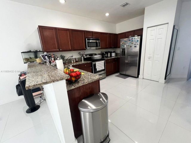 Home for rent at 11773 SW 150th Pl 11773 - photo 5503519