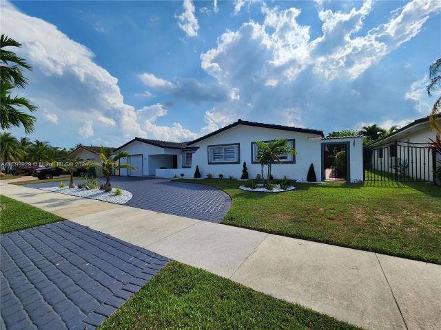 Home for sale at 1812 SW 103rd Pl - photo 5499526