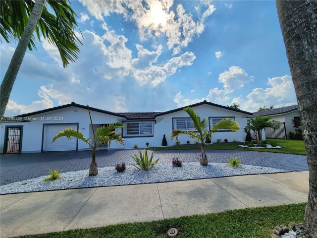 Home for sale at 1812 SW 103rd Pl - photo 5499527