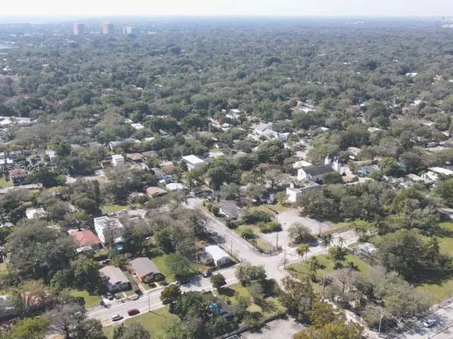 5-bedroom home for sale in Miami - 3373 Thomas Ave - MondialRealty