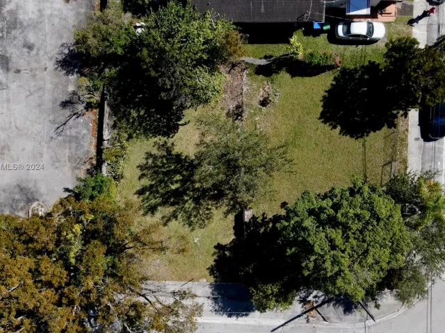 5-bedroom home for sale in Miami - 3373 Thomas Ave - MondialRealty