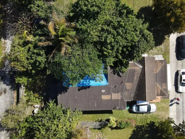 5-bedroom home for sale in Miami - 3373 Thomas Ave - MondialRealty