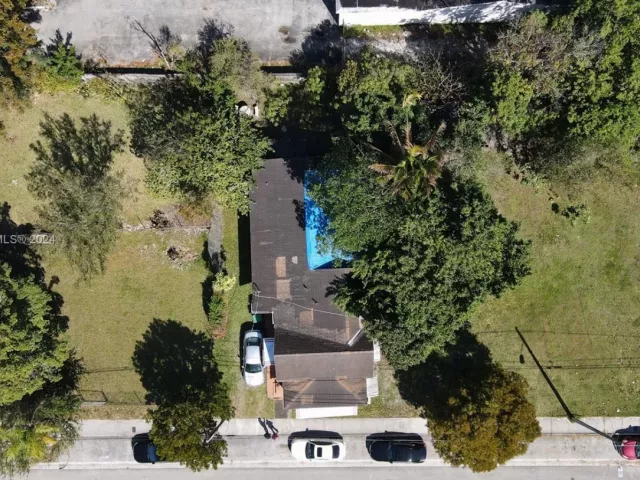 5-bedroom home for sale in Miami - 3373 Thomas Ave - MondialRealty