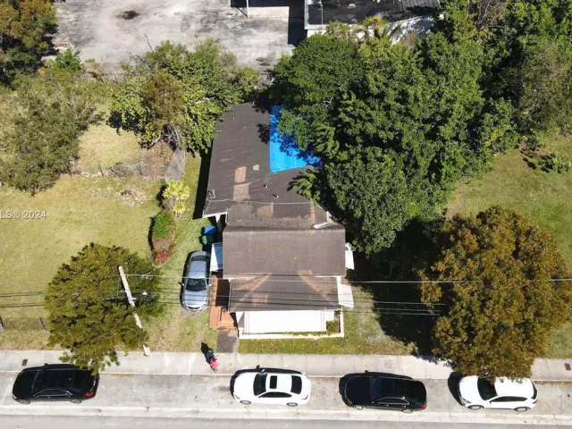 5-bedroom home for sale in Miami - 3373 Thomas Ave - MondialRealty