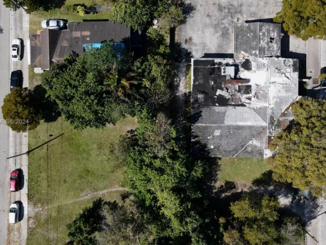 5-bedroom home for sale in Miami - 3373 Thomas Ave - MondialRealty