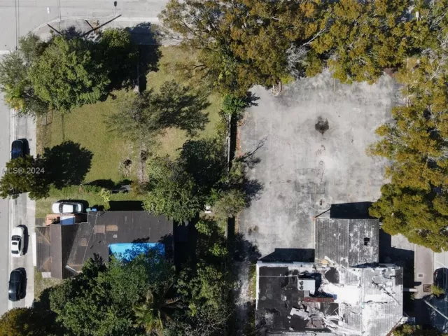 5-bedroom home for sale in Miami - 3373 Thomas Ave - MondialRealty