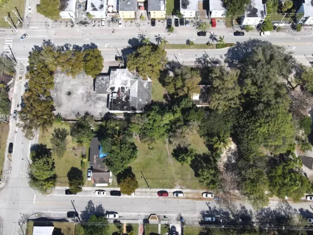 5-bedroom home for sale in Miami - 3373 Thomas Ave - MondialRealty