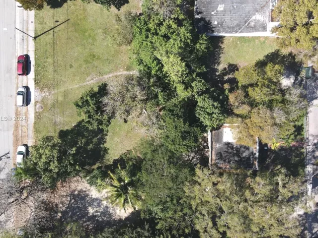 5-bedroom home for sale in Miami - 3373 Thomas Ave - MondialRealty