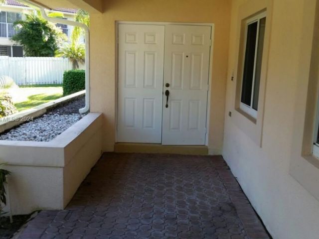 Home for rent at 10136 NW 43rd Ter 10136 - photo 5499201