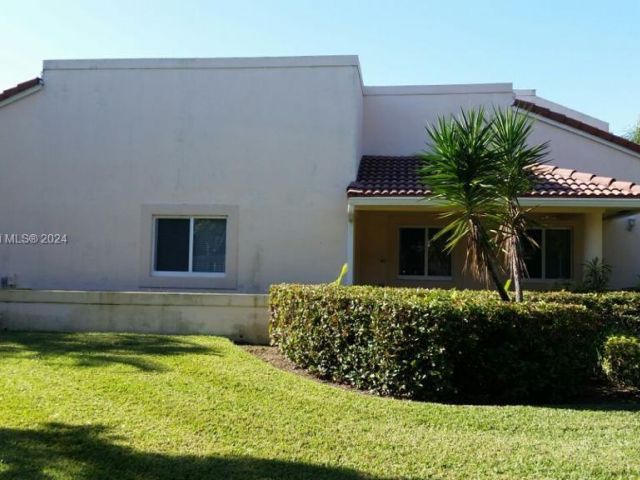 Home for rent at 10136 NW 43rd Ter 10136 - photo 5499202