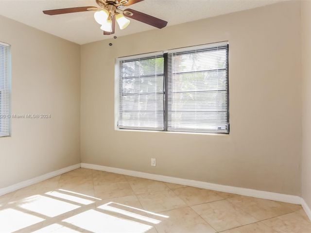 Home for rent at 2550 NE 8th Ter - photo 5509714
