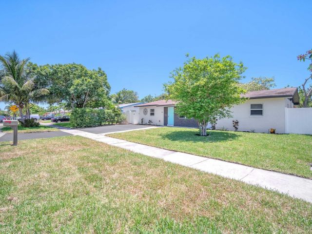 Home for sale at 1310 SW 10th Ter - photo 5506539