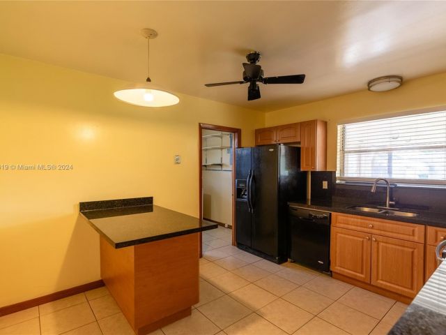 Home for rent at 16221 SW 102nd Ave - photo 5500871