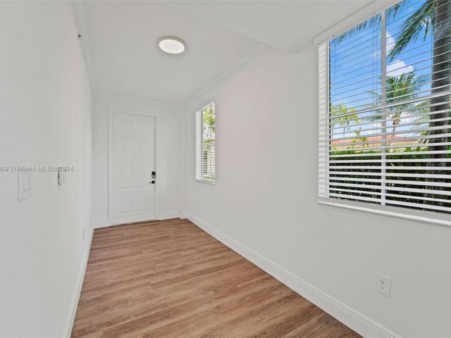 Home for rent at 10170 SW 7th St 33-103 - photo 5503909