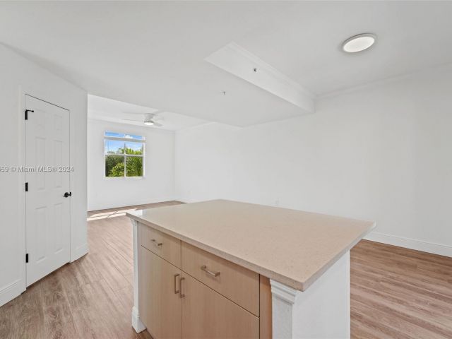 Home for rent at 10170 SW 7th St 33-103 - photo 5503912