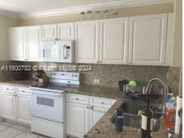 Home for rent at 4936 SW 33rd Ter 4936 - photo 5501411