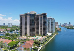 Apartment #5B at Turnberry Isle
