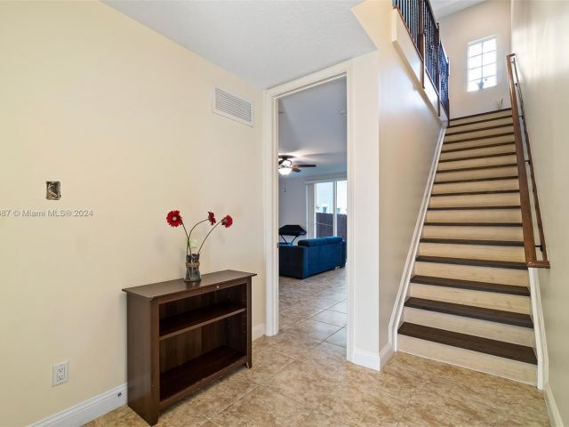 Home for rent at 415 SE 13th St 415 - photo 5501297