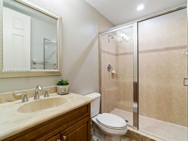 Home for rent at 415 SE 13th St 415 - photo 5501298