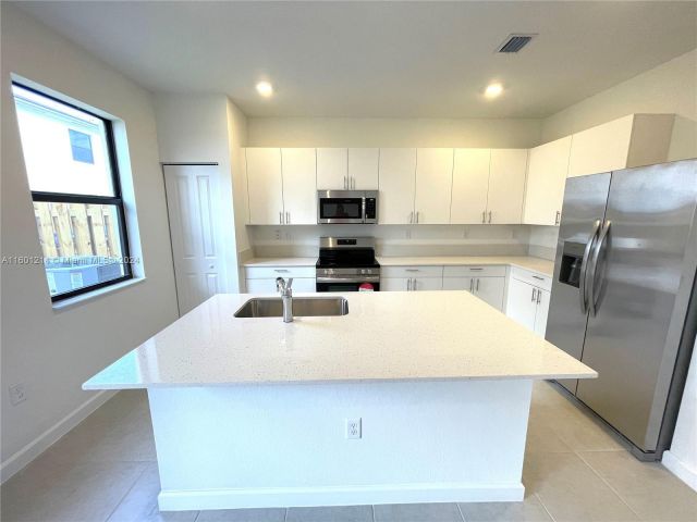 Home for rent at 12943 SW 231st Ter 12943 - photo 5507810