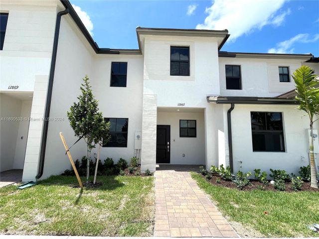 Home for rent at 12867 SW 233rd Ter 12867 - photo 5502830