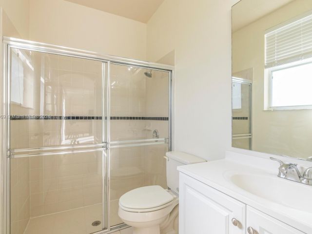 Home for sale at 1441 SE 16th Ave - photo 5503040