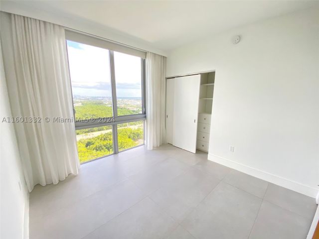 3-bedroom condo for sale in North Miami Beach - 16385 Biscayne Blvd 2421 - MondialRealty