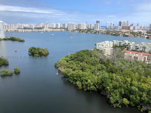 3-bedroom condo for sale in North Miami Beach - 16385 Biscayne Blvd 2421 - MondialRealty