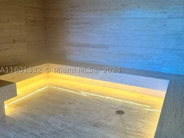 3-bedroom condo for sale in North Miami Beach - 16385 Biscayne Blvd 2421 - MondialRealty
