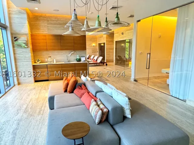 3-bedroom condo for sale in North Miami Beach - 16385 Biscayne Blvd 2421 - MondialRealty