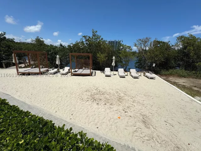 3-bedroom condo for sale in North Miami Beach - 16385 Biscayne Blvd 2421 - MondialRealty