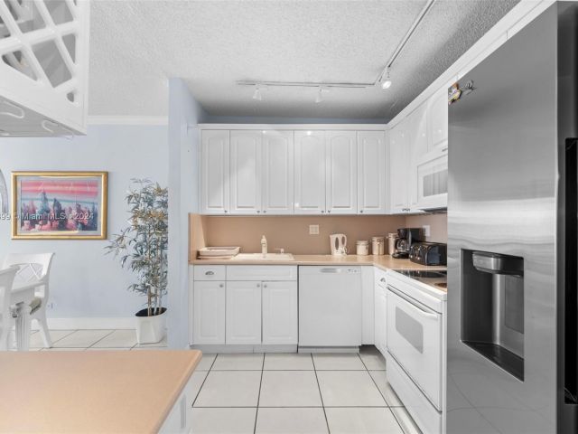 Apartment for sale  Unit #823 - photo 5948066