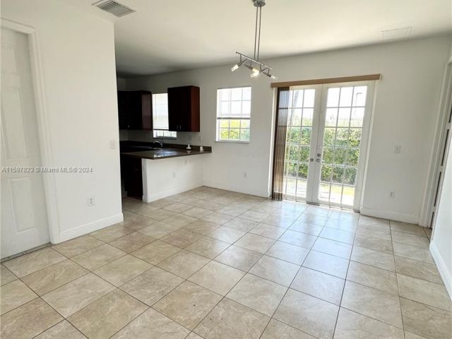 Home for rent at 7001 SW 89th Ct 5 - photo 5506464