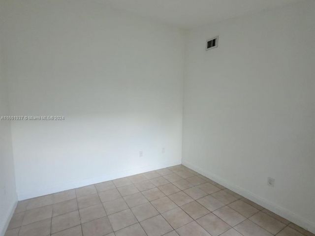 Home for rent at 21383 NE 8th Ct 4 - photo 5507839