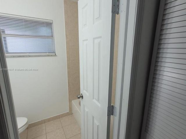 Home for rent at 21383 NE 8th Ct 4 - photo 5507850