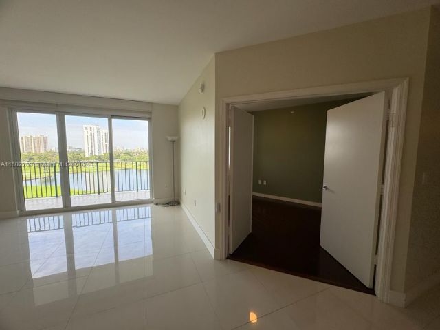 Apartment for rent  Unit # - photo 5513252