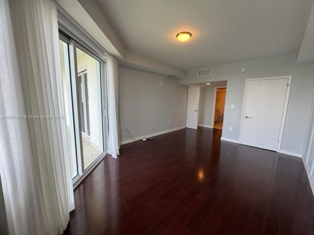 Apartment for rent  Unit # - photo 5513256