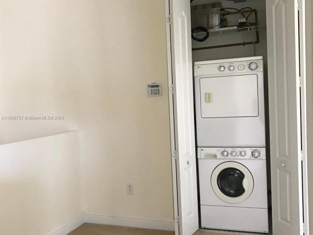 Home for rent at 3653 NW 5th Ter 3653 - photo 5512764