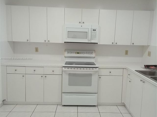 Home for rent at 13491 SW 62nd St 4 - photo 5514212