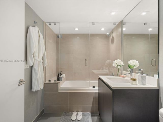 Apartment for rent  Unit #308 - photo 5691822