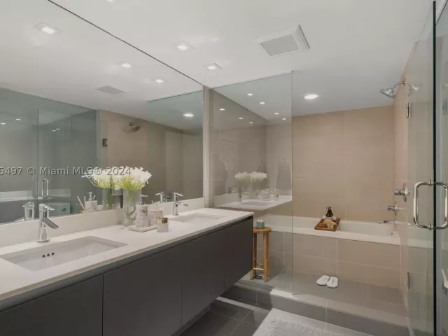 2-bedroom condo for rent in Miami Beach - 6620 Indian Creek Dr 308 - MondialRealty