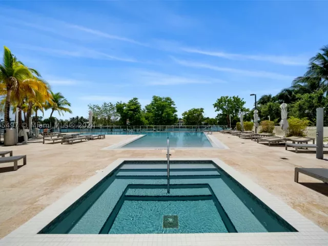 2-bedroom condo for rent in Miami Beach - 6620 Indian Creek Dr 308 - MondialRealty