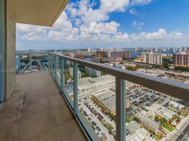 2-bedroom condo for rent in Sunny Isles Beach - 16699 Collins Ave(avlbnow) 3707 - MondialRealty